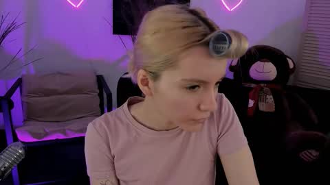 aurorawrenfield online show from March 2026 04:18:02 AM