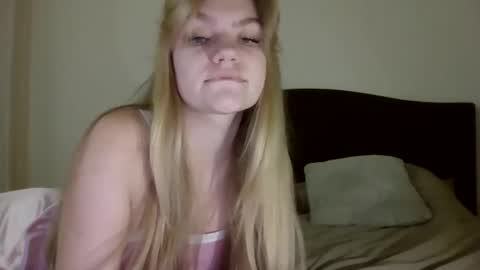 AuroraXRoses online show from November 2025 10:31:02 PM