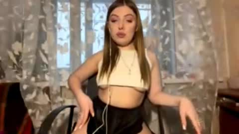 Snapshot of aurorekhuu chatting on February 2026 02:38:02 PM Elizabeth online show from February 2026 02:38:02 PM