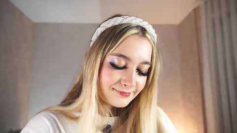 Snapshot of aurorepeer chatting on December 2025 05:13:01 AM Zoe online show from December 2025 05:13:01 AM