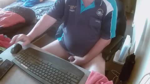 Snapshot of aussiebaker chatting on May 2026 12:05:01 AM aussiebaker online show from May 2026 12:05:01 AM
