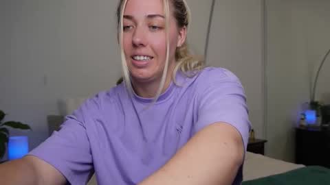 Snapshot of aussielulu chatting on December 2025 11:48:01 AM aussielulu online show from December 2025 11:48:01 AM