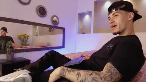 Snapshot of austin_collinss chatting on December 2024 03:36:01 AM AUSTIN online show from December 2024 03:36:01 AM