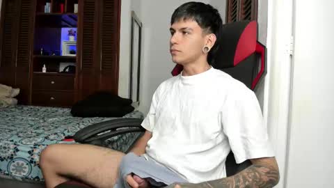 Snapshot of austin_falcon chatting on November 2025 08:20:01 PM Austin online show from November 2025 08:20:01 PM