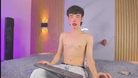 Snapshot of austin_rouse chatting on September 2025 08:12:02 PM austin_rouse online show from September 2025 08:12:02 PM