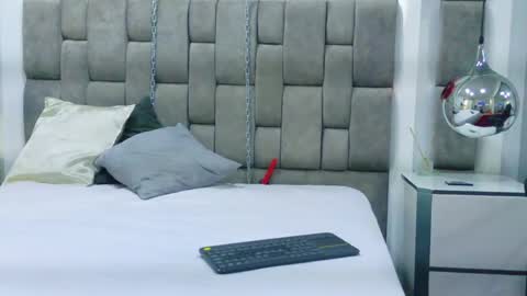 austinreeds online show from April 2026 07:58:01 PM