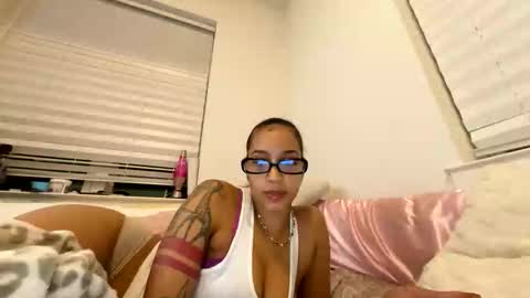 Snapshot of autumnnallure chatting on December 2025 01:58:01 AM autumnnallure online show from December 2025 01:58:01 AM