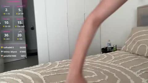 Ava  online show from October 2025 10:08:01 PM