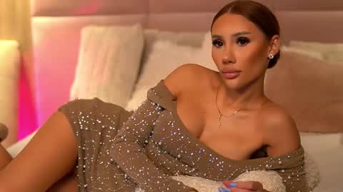 Ava online show from November 2025 12:10:01 AM