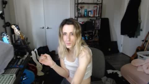 Ava online show from April 2026 08:46:01 PM