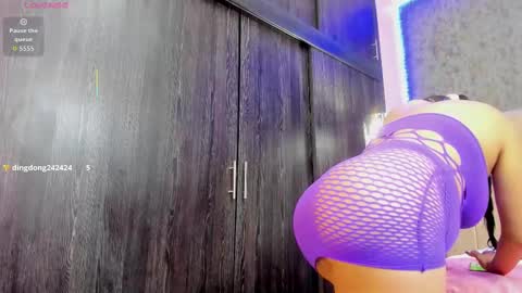 Snapshot of avaa_am chatting on September 2025 04:14:02 AM AVA online show from September 2025 04:14:02 AM