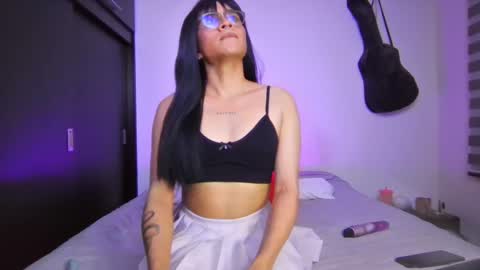 Ava  online show from January 2025 11:32:01 PM