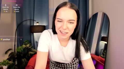 Avelyne online show from October 2025 02:07:01 PM