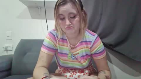 Snapshot of avery_doll21 chatting on June 2026 11:16:02 PM Avery Doll online show from June 2026 11:16:02 PM
