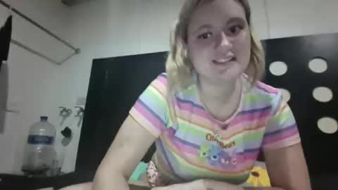 Snapshot of avery_doll21 chatting on June 2026 12:32:02 AM Avery Doll online show from June 2026 12:32:02 AM