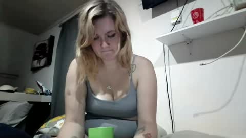 Snapshot of avery_doll21 chatting on June 2026 12:33:01 AM Avery Doll online show from June 2026 12:33:01 AM