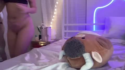 Snapshot of averyraemiller chatting on February 2025 04:15:01 AM averymillerr online show from February 2025 04:15:01 AM