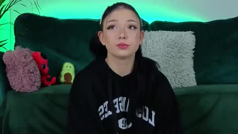 AveryWillow online show from September 2025 05:11:02 AM