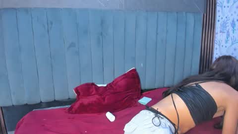 avi_thomsonn online show from February 2026 09:55:02 PM