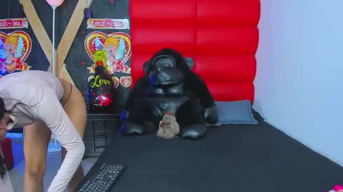 avi_thomsonn online show from February 2026 02:42:01 AM