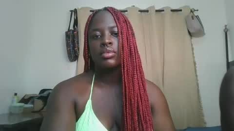 Snapshot of avian_babe1 chatting on June 2026 06:52:01 AM avian_babe1 online show from June 2026 06:52:01 AM