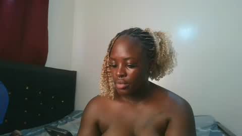 Snapshot of avian_babe1 chatting on July 2026 11:28:02 AM avian_babe1 online show from July 2026 11:28:02 AM
