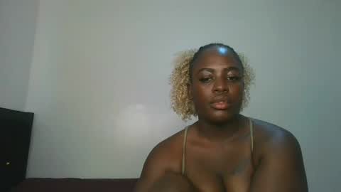 Snapshot of avian_babe1 chatting on July 2026 10:18:02 AM avian_babe1 online show from July 2026 10:18:02 AM