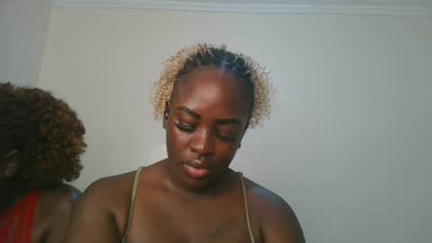 Snapshot of avian_babe1 chatting on July 2026 10:23:01 PM avian_babe1 online show from July 2026 10:23:01 PM