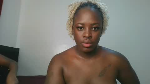 Snapshot of avian_babe1 chatting on July 2026 10:02:02 AM avian_babe1 online show from July 2026 10:02:02 AM