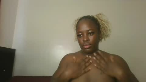 Snapshot of avian_babe1 chatting on July 2026 11:17:01 AM avian_babe1 online show from July 2026 11:17:01 AM