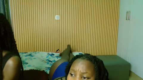 Snapshot of avian_talya chatting on November 2025 04:01:02 AM Avian online show from November 2025 04:01:02 AM