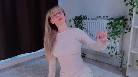 aviaveavi online show from March 2026 02:22:02 PM