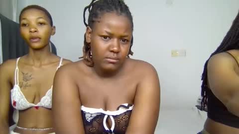 Snapshot of avril_lily chatting on February 2026 02:04:02 AM Avril online show from February 2026 02:04:02 AM