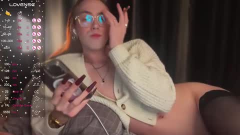 Snapshot of avril_pearly_ chatting on February 2025 12:49:02 AM avril_pearly_ online show from February 2025 12:49:02 AM