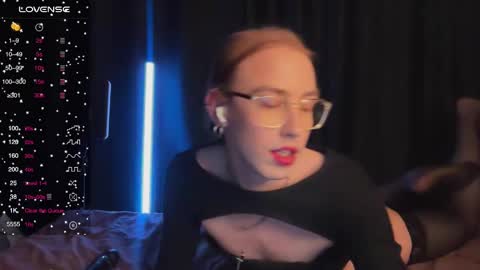 Snapshot of avril_pearly_ chatting on March 2025 08:27:01 PM avril_pearly_ online show from March 2025 08:27:01 PM