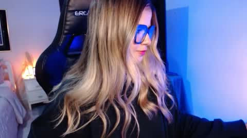 Avrill Morgan online show from November 2025 01:47:02 PM