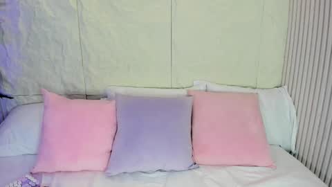 Avy  online show from November 2025 11:32:02 AM