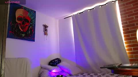 Independiente Model online show from May 2026 02:02:01 PM
