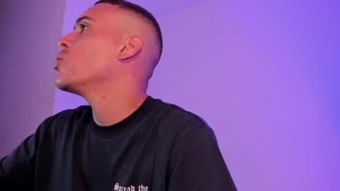 axel__fierro online show from April 2026 07:52:01 PM