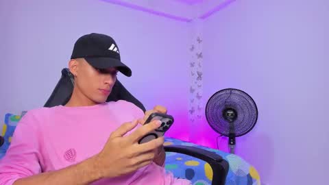 AXEL online show from November 2025 08:00:01 PM