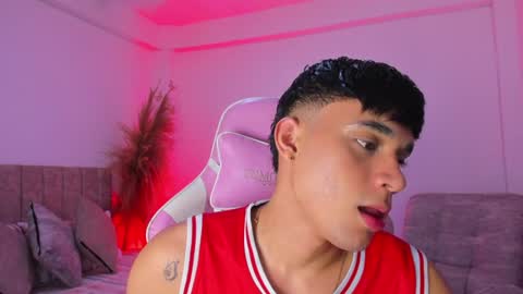 Snapshot of axel_cody_ chatting on June 2026 07:58:01 AM AXEL online show from June 2026 07:58:01 AM