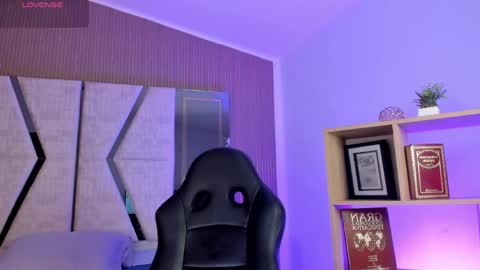 axel_grey_ online show from April 2026 01:03:02 PM