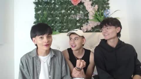 Snapshot of axel_milo_and_kairo chatting on November 2025 10:21:02 PM axel_milo_and_kairo online show from November 2025 10:21:02 PM