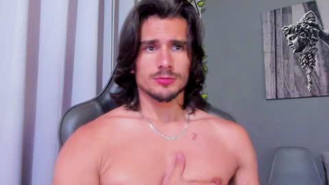 Snapshot of axel_owen chatting on February 2025 08:13:01 PM Axel online show from February 2025 08:13:01 PM