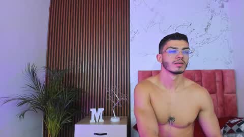 Axel  online show from December 2024 08:23:02 AM