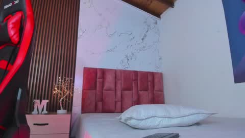 Axel  online show from December 2024 09:07:01 AM