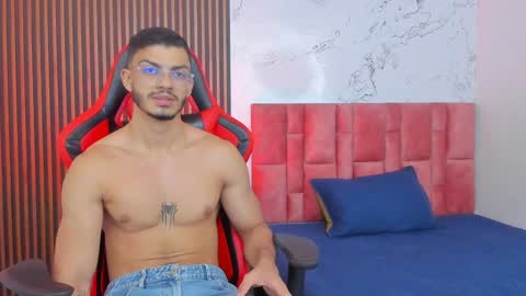 Axel  online show from December 2024 03:51:02 AM