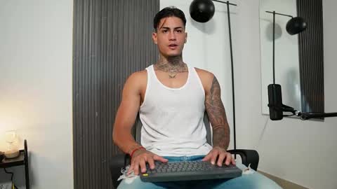 Snapshot of axel_villa chatting on October 2025 08:28:02 PM Agustin online show from October 2025 08:28:02 PM