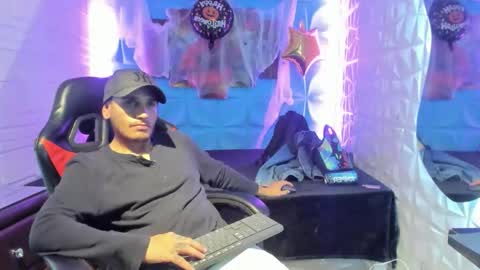 Axell Cross2 online show from November 2025 06:38:02 AM