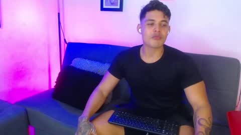 Snapshot of axell_dior chatting on January 2025 02:03:01 AM axell online show from January 2025 02:03:01 AM